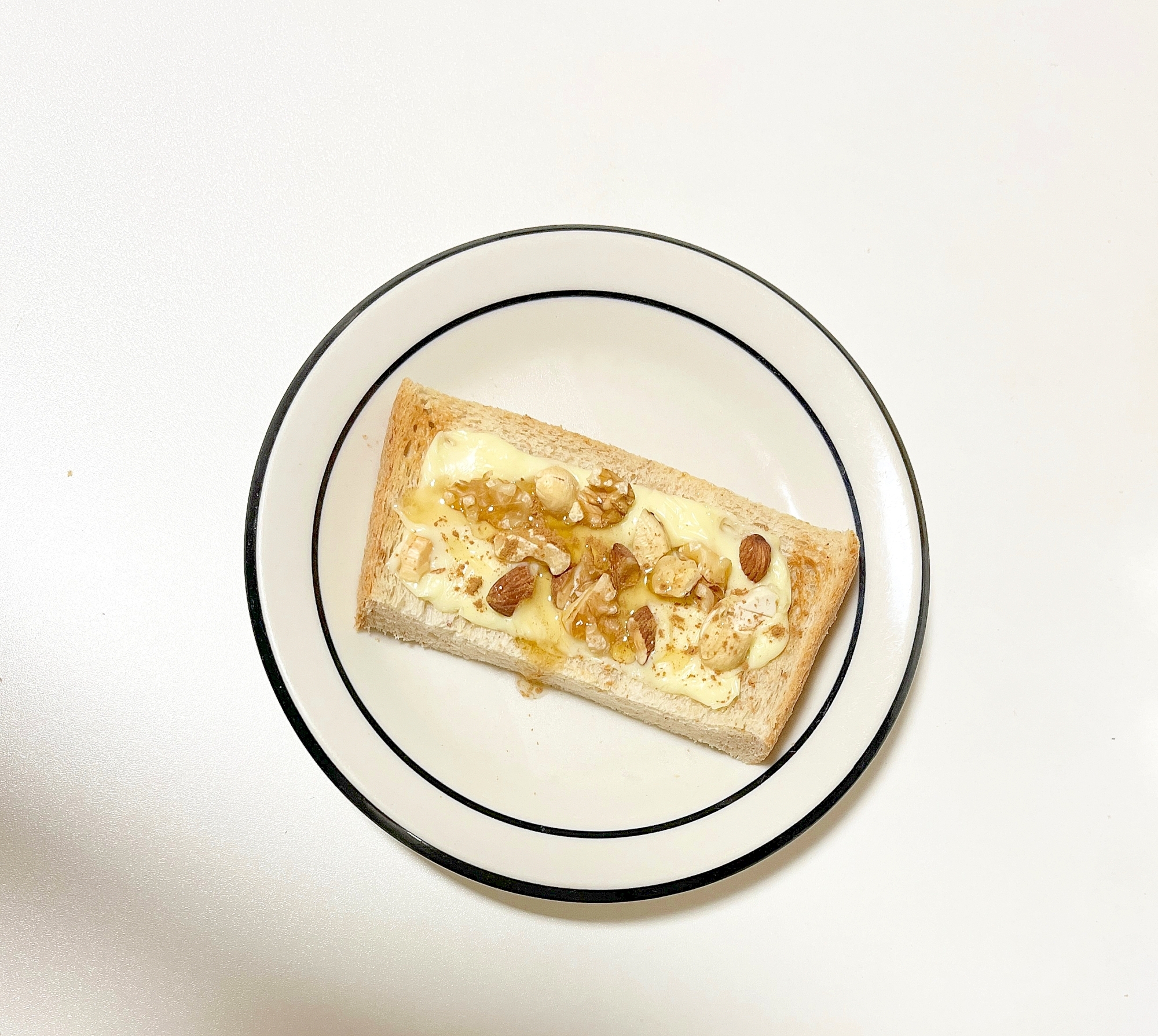 国産チーズでナッツトースト