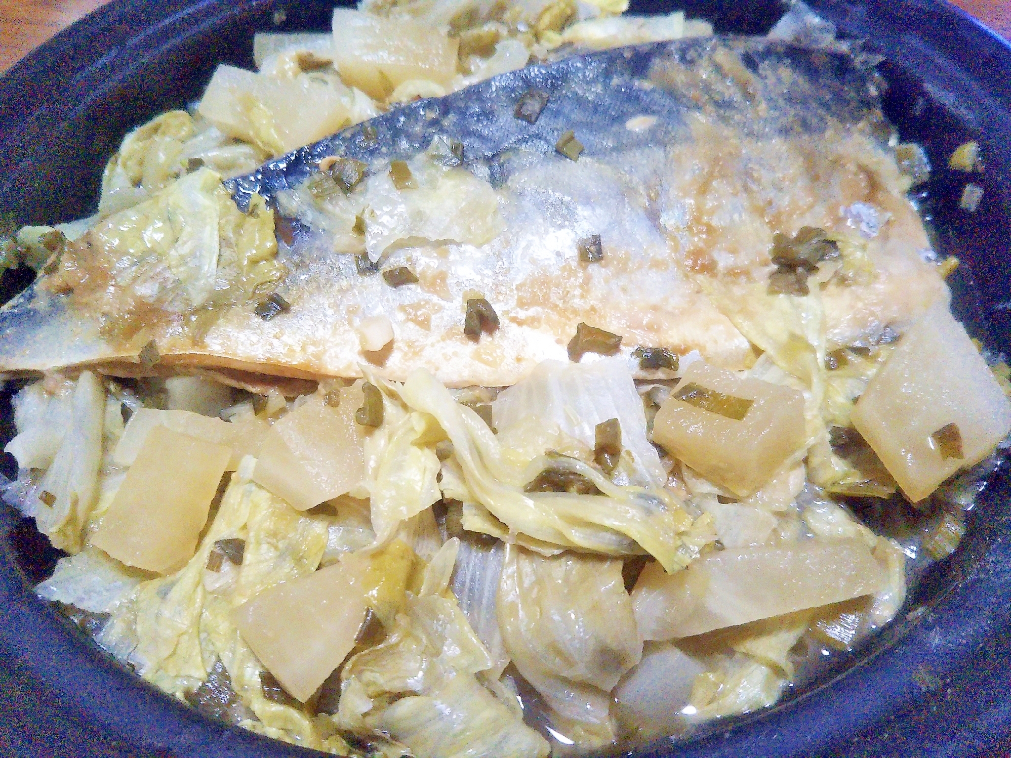 鯖味噌煮レタス乾燥ネギ大根のタジン蒸し