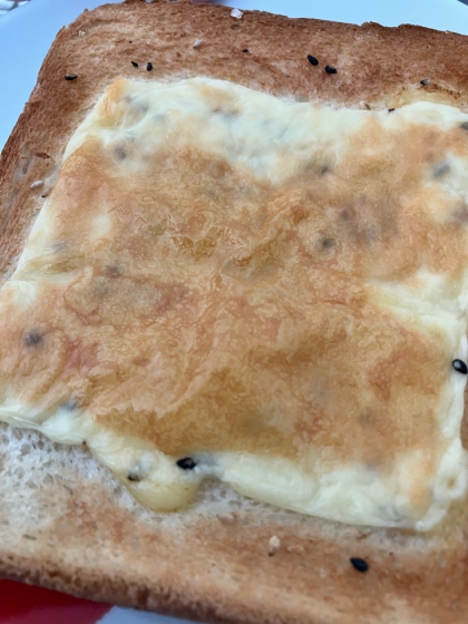 ゴマまよ粉チーズトースト