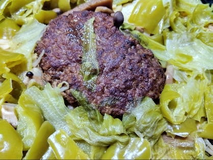 豚肉とケールのモシャモシャ梅胡麻サラダヾ(´｀ヾ)