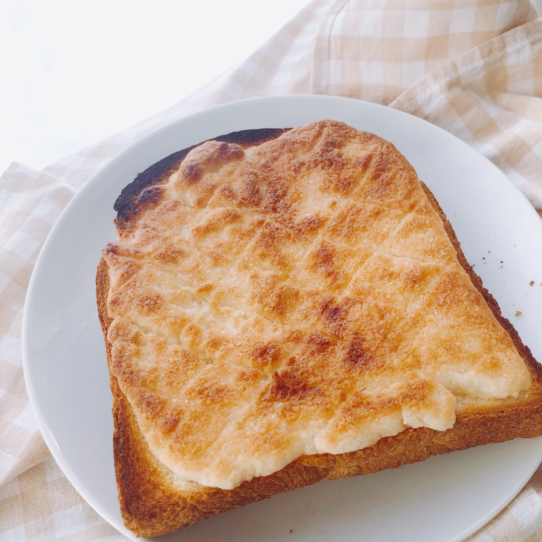 食パンとマヨでメロンパン風トースト