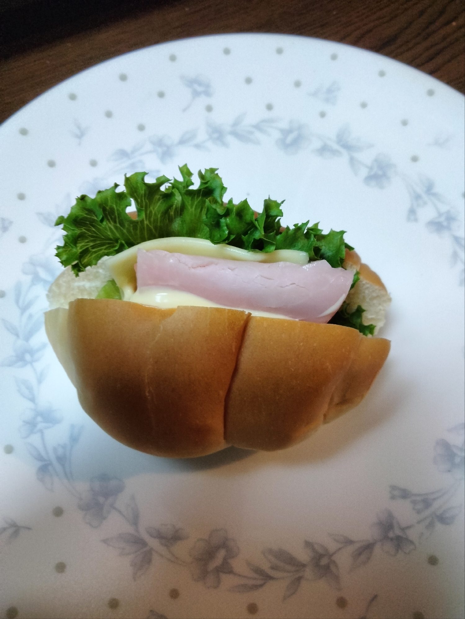 ロールパンサンド♡レタスチーズハム