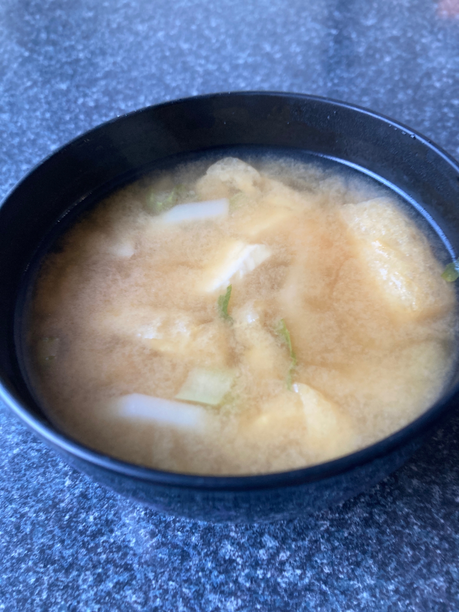 かぶ、豆腐、油揚げの味噌汁