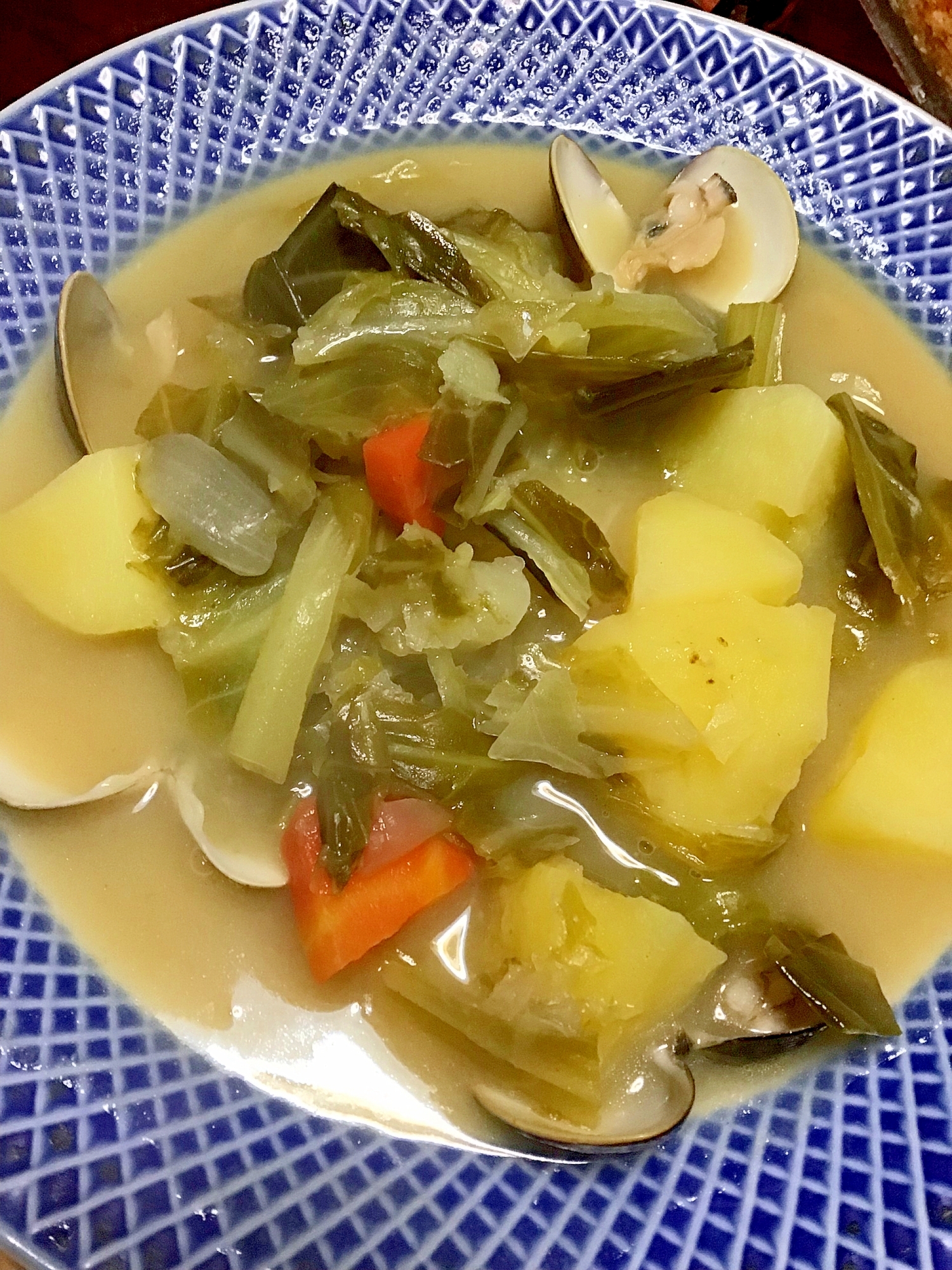 ハマグリとキャベツの野菜たっぷりクリームシチュー。