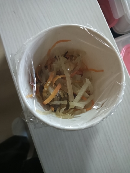 大根とにんじんの塩昆布サラダ