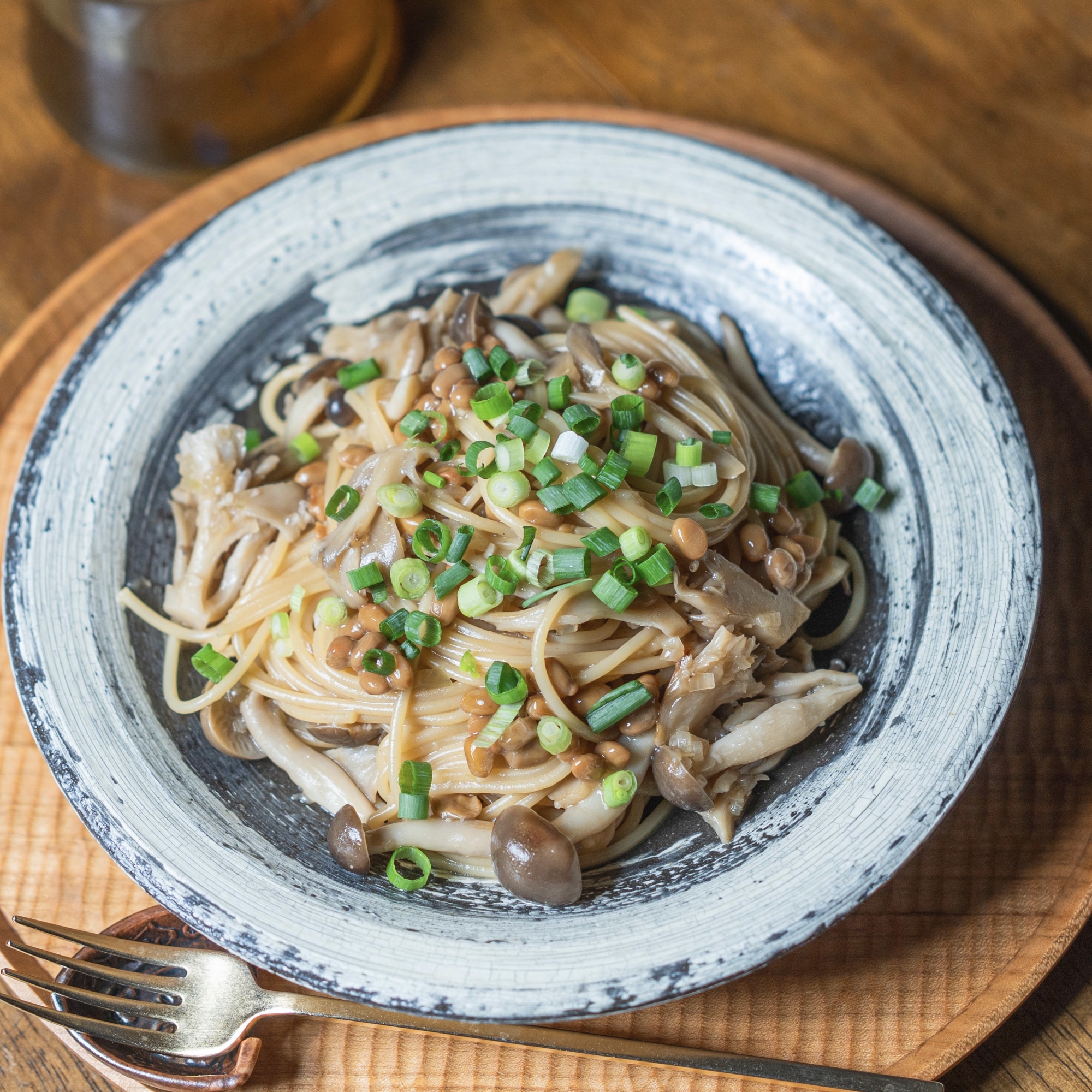 納豆ときのこのワンパン和風スパゲッティ
