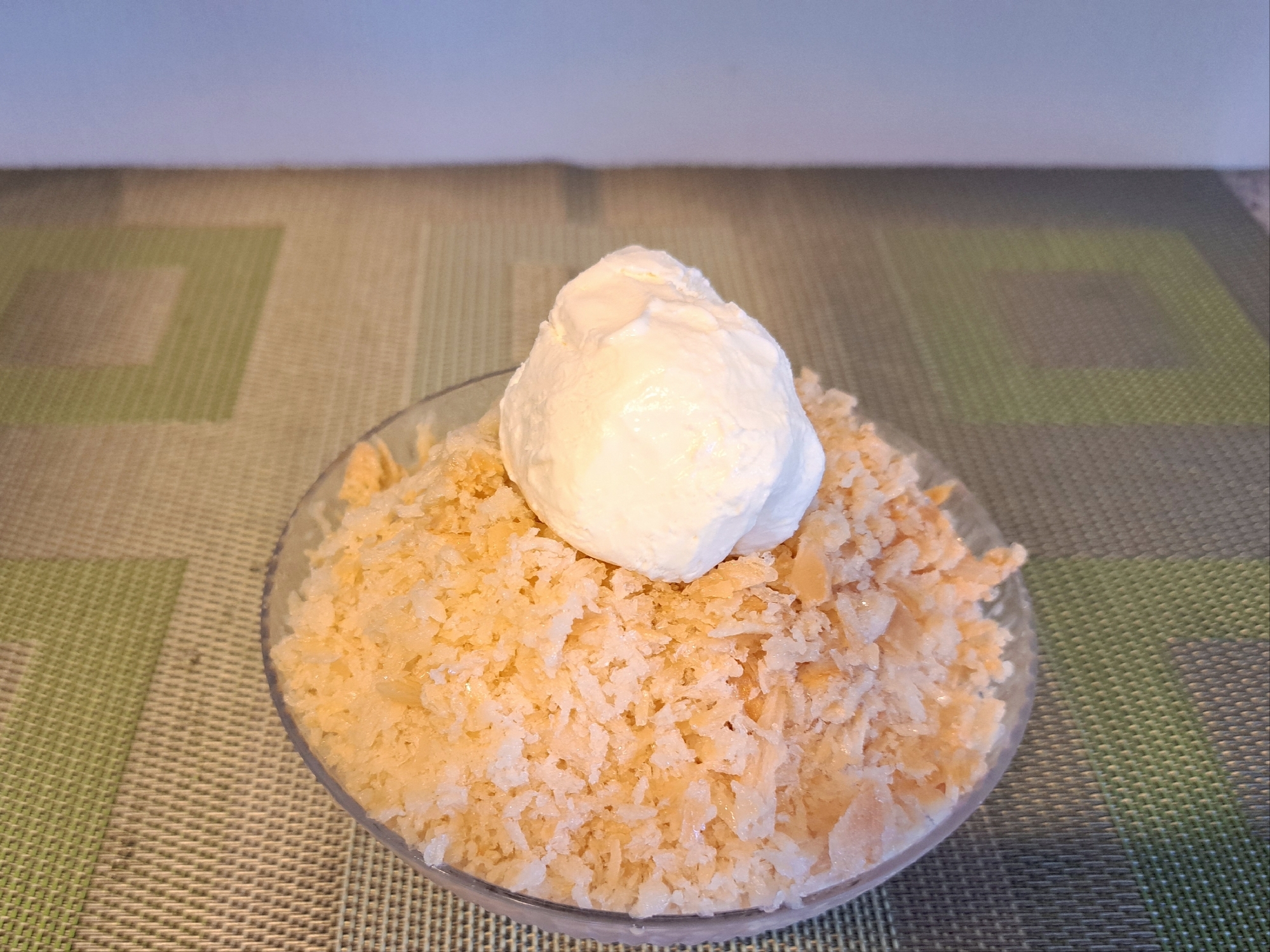 ミルクティーかき氷 バニラアイスをのせて