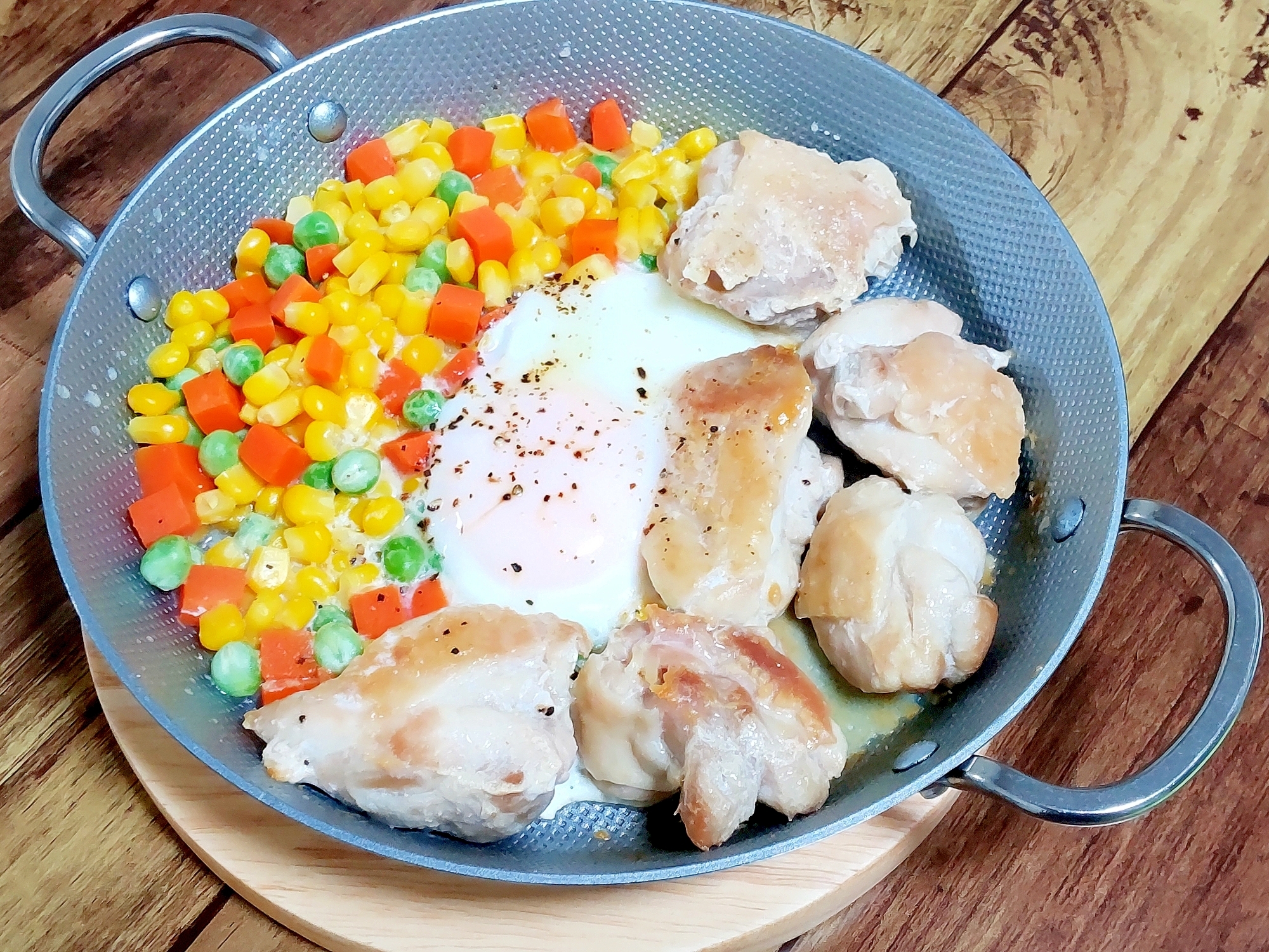 チキンとミックスビーンズのフライパングリル