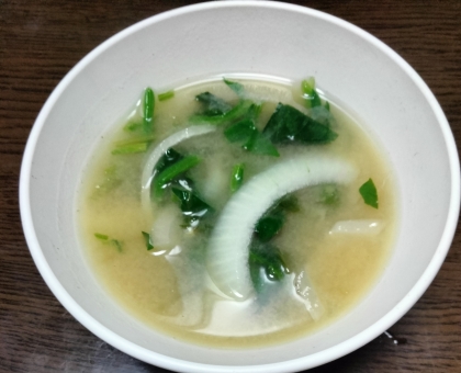 ほうれん草と玉ねぎの味噌汁