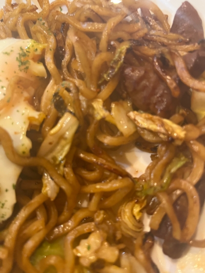 目玉焼きのせそば飯