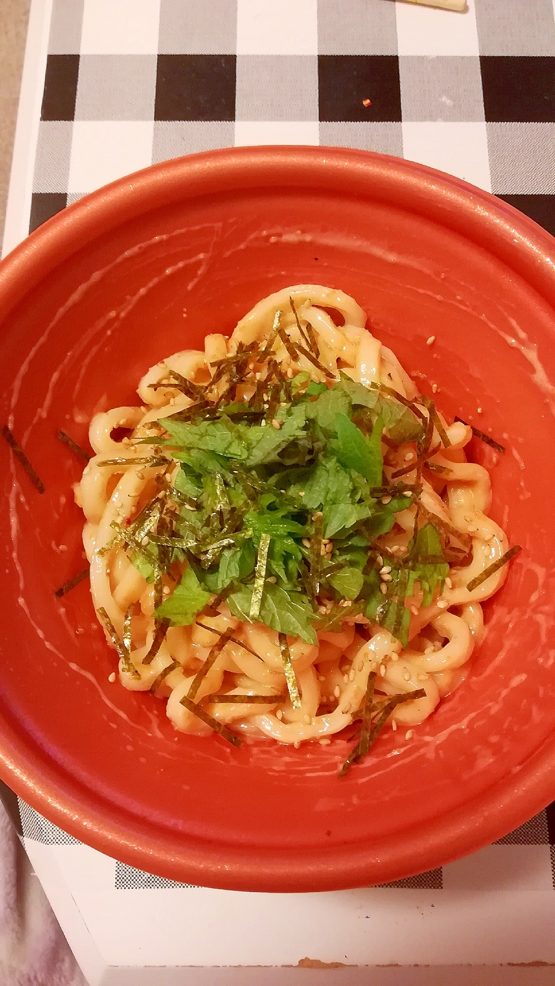 大葉をたっぷりのせた明太子マヨネーズうどん