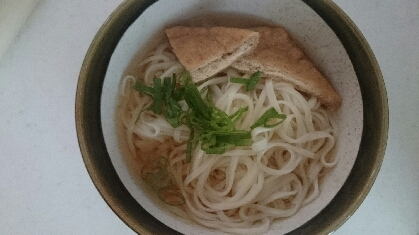 お揚げがふっくらジューシーで美味しい～！！
お出汁も薄味で好みの味でした。
ごちそうさまでした。