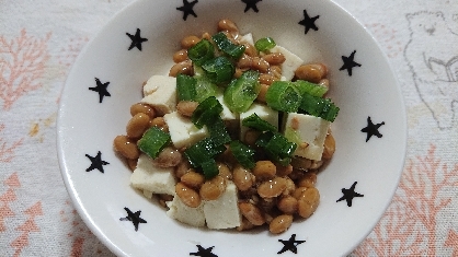 混ぜるだけ♪納豆と豆腐のごま風味和え