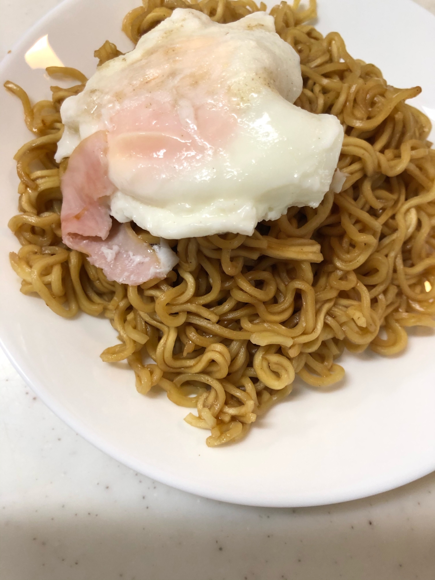 醤油らーめんで✨ハムエッグのせソース焼きそば