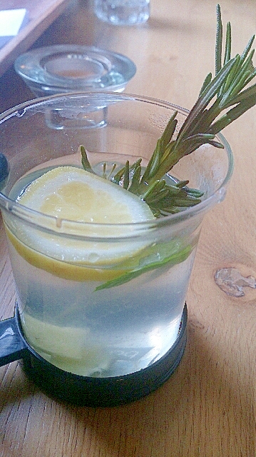 ジンジャー ローズマリー レモンハニーティー レシピ 作り方 By モモグラモ 楽天レシピ ジンジャー ローズマリー レモンハニーティー レシピ 作り方 By モモグラモ 楽天レシピ