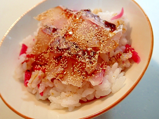 紅生姜と鯛のお刺身ご飯　ケシの実かけ♬