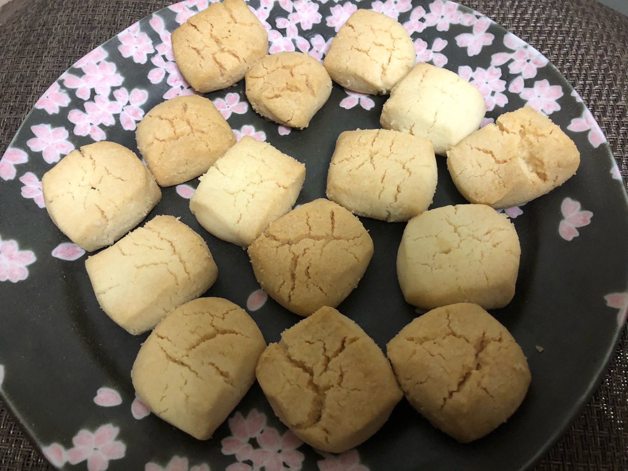 四角くて可愛い キューブクッキー レシピ 作り方 By りんりんりん 楽天レシピ 四角くて可愛い キューブクッキー レシピ 作り方 By りんりんりん 楽天レシピ