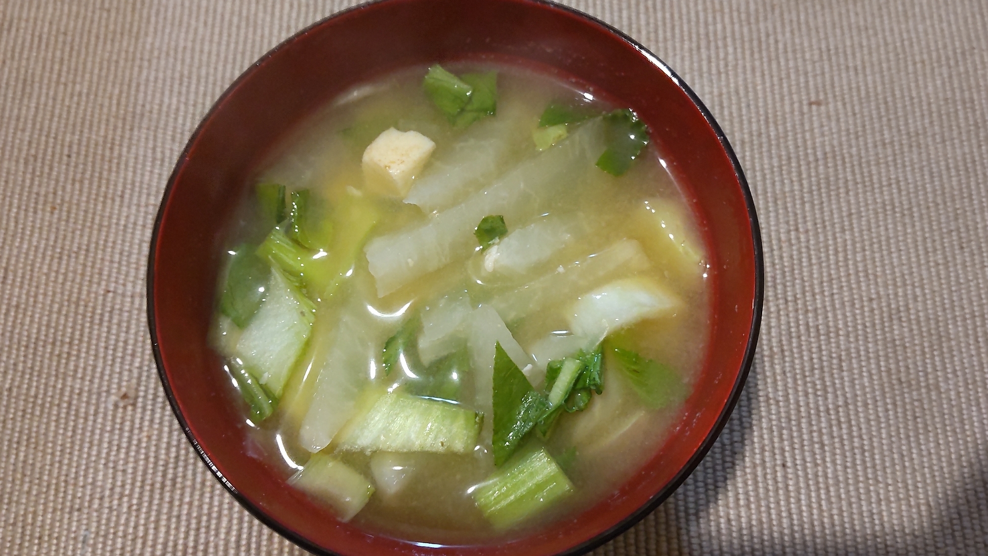 豆腐、大根、青梗菜の味噌汁