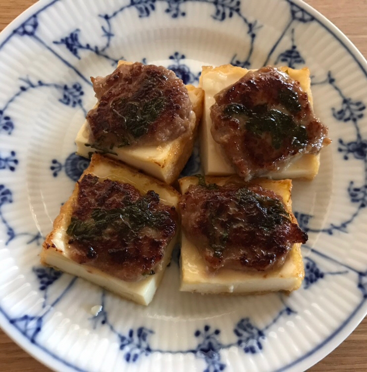 厚揚げの青じそ肉ダネのせ焼き