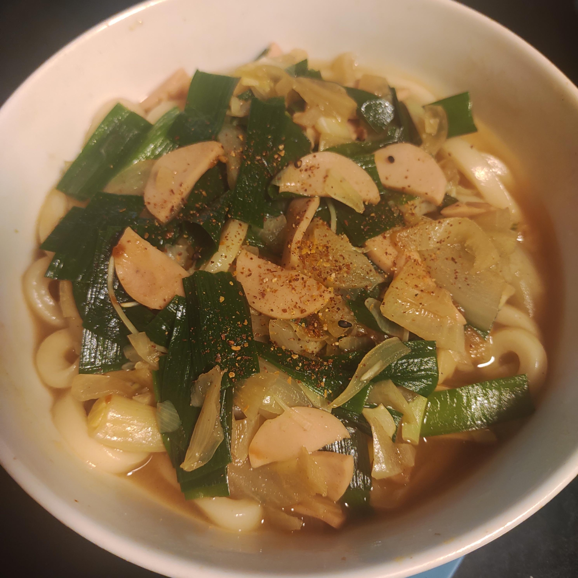 にら、たまねぎ、魚肉、カレーうどん