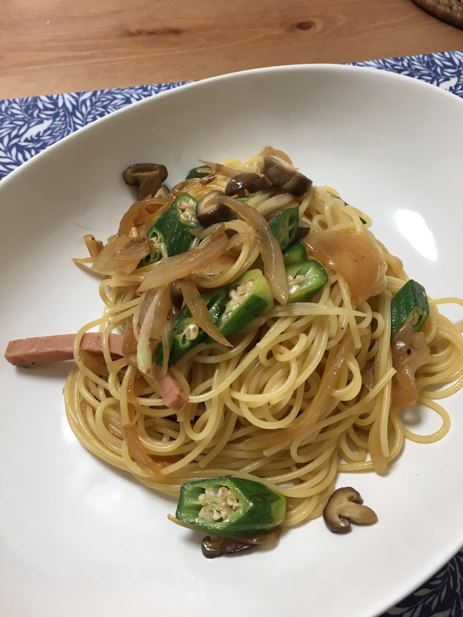 オクラ•椎茸•玉ねぎ。麺つゆで和風パスタ✨