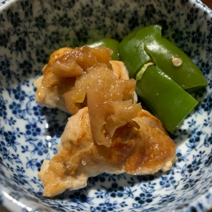 ご飯がすすむ♡ピーマンと鶏むね肉のにんにく味噌炒め