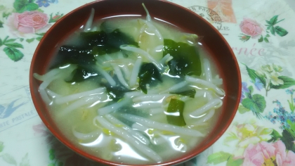 もやしとわかめの味噌汁