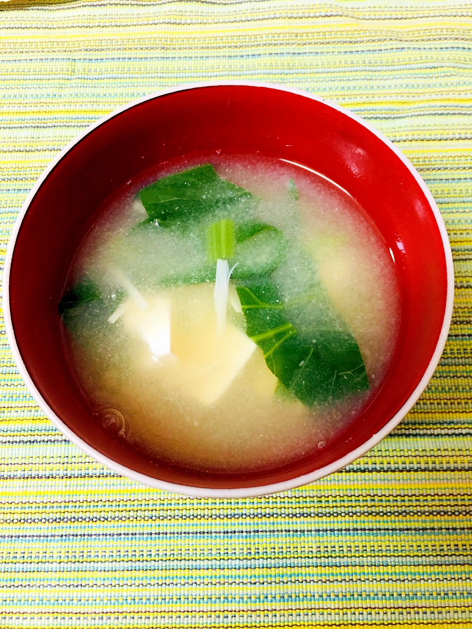 豆腐とえのきだけとほうれん草の味噌汁