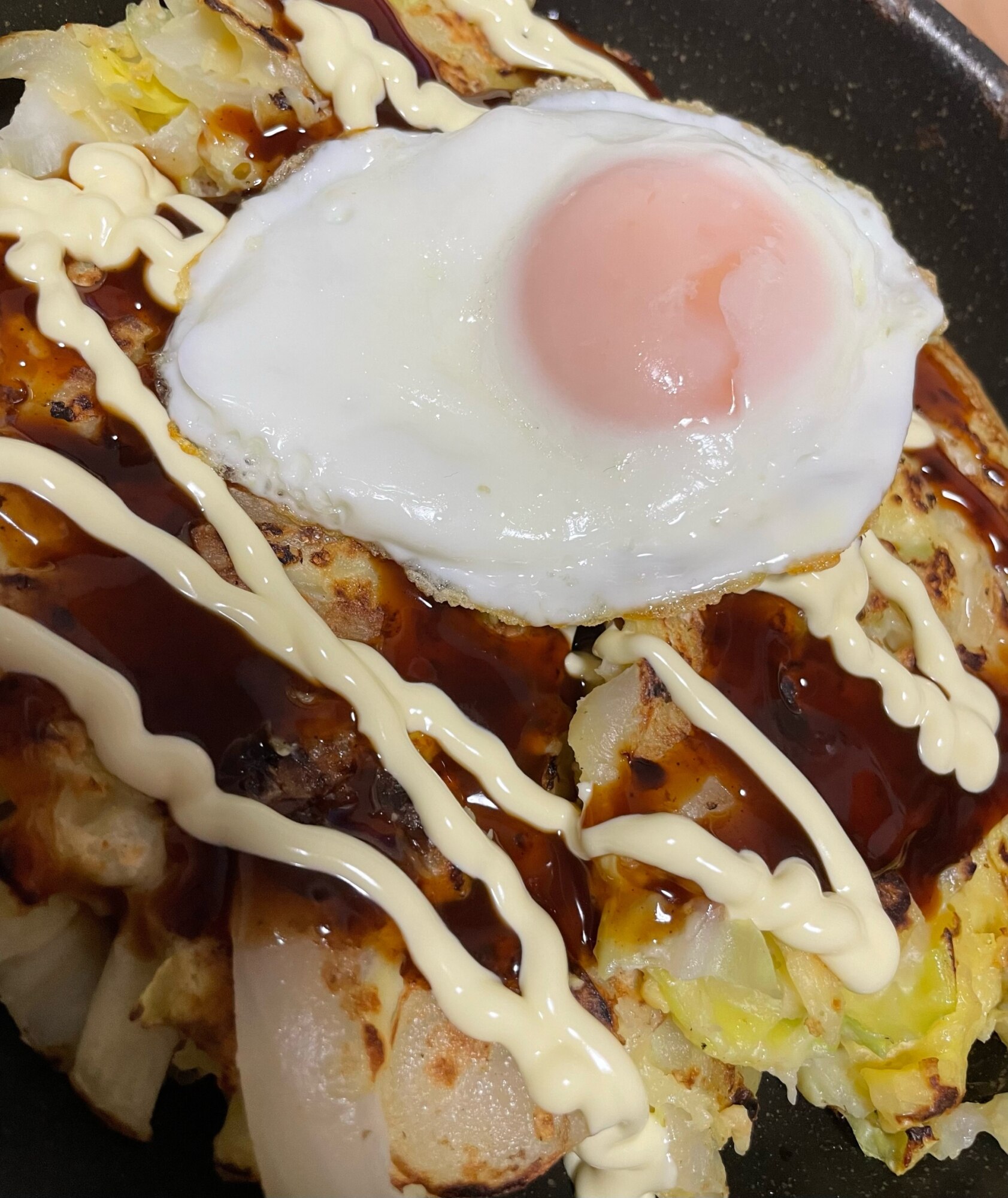 目玉焼き好き 本日のまかない みま焼そばモダン 山盛りネギ、半熟目玉焼きトッピング
