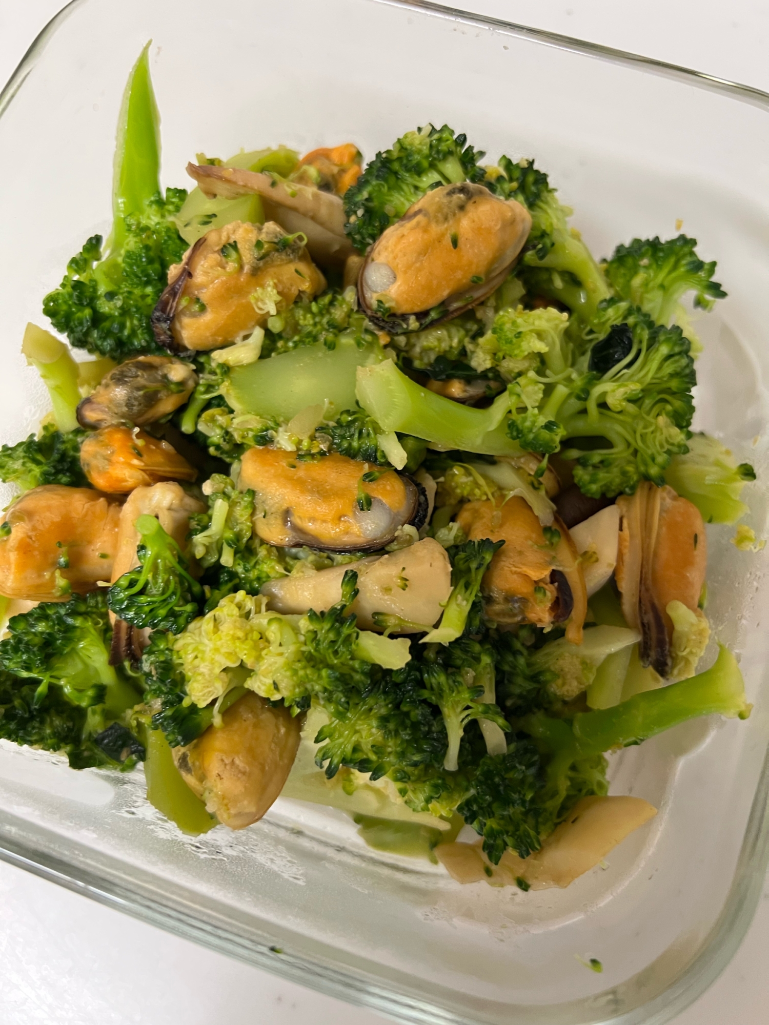 柚子胡椒香る♪ムール貝とブロッコリーの炒め物