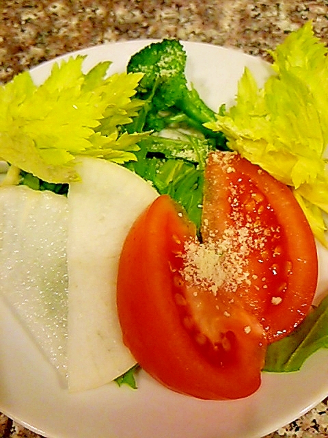 水菜とセロリのパルメザンサラダ