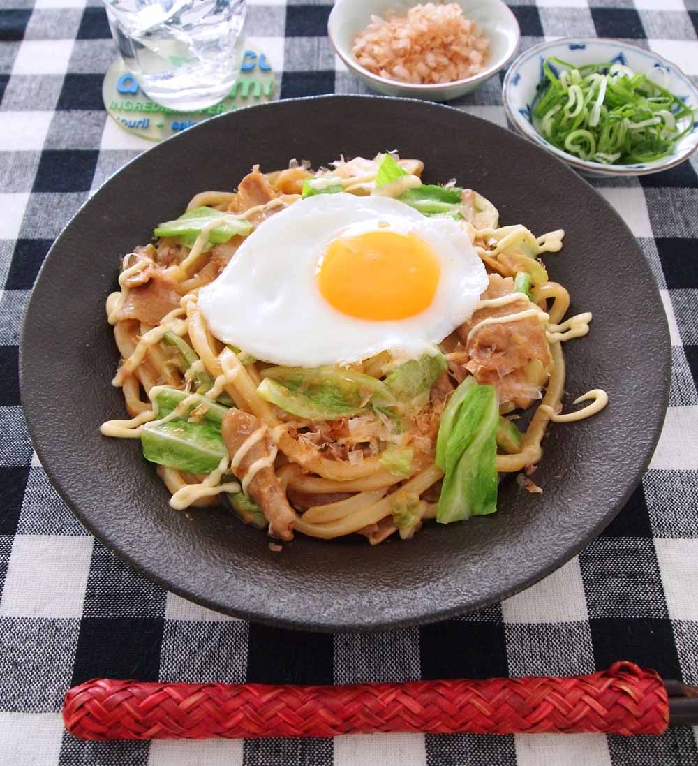 お好み焼うどん（チーズ豚玉うどん）