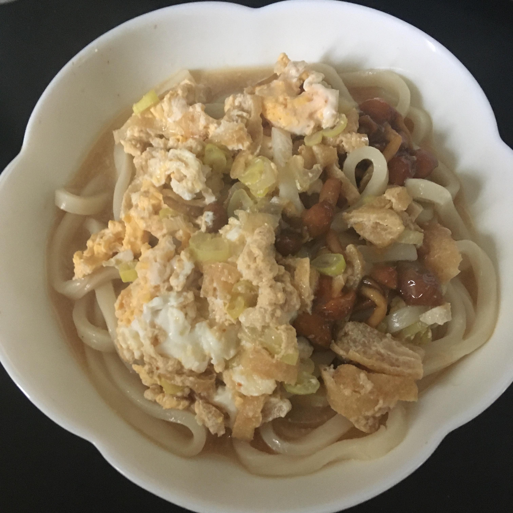 なめこ、油揚げ、ねぎのたまごうどん