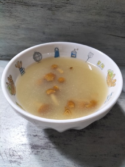 なめこの味噌汁（昆布だし）