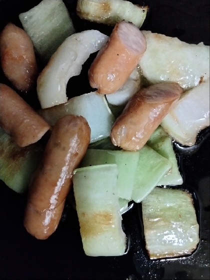 こんばんは。冷蔵庫にあるはずのキャベツなく青梗菜の白いとこ代用でm(_ _)m 塩炒め、簡単に美味しくできました。レシピ有難うございました。