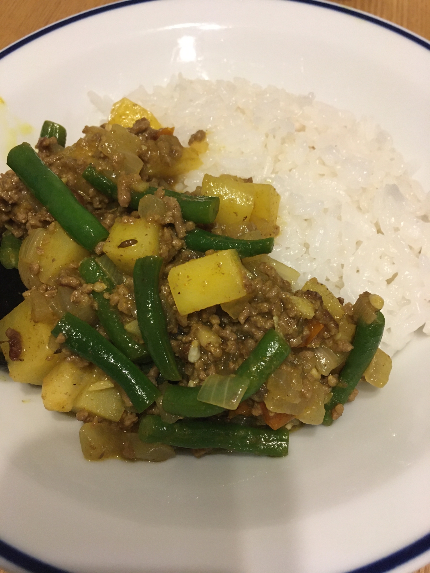 インゲンとじゃがいものキーマカレー