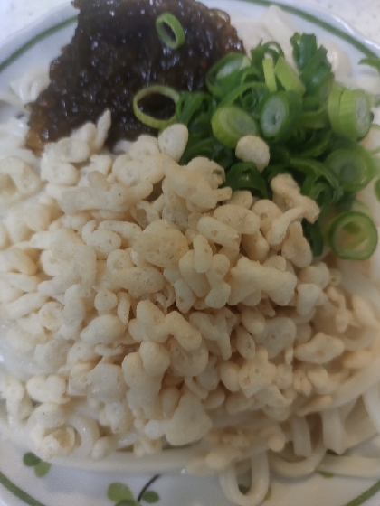 天かすと生もずくとねぎのぶっかけうどん