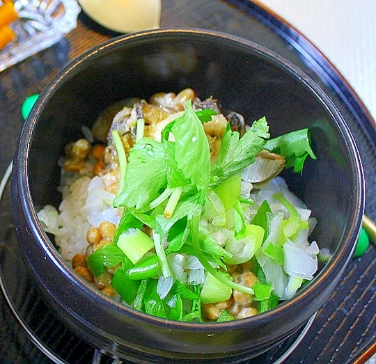 牡蠣とミツバの納豆丼＊石焼き丼