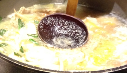 鶏団子の味噌鍋（お味噌汁）