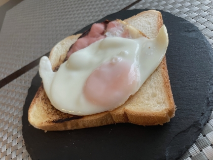 ありがとうございます～食パンに乗せて「ジブリ飯」にしました～（笑）なんかおばけが手を広げてるみたいな形になりました（笑）かわいい（笑）