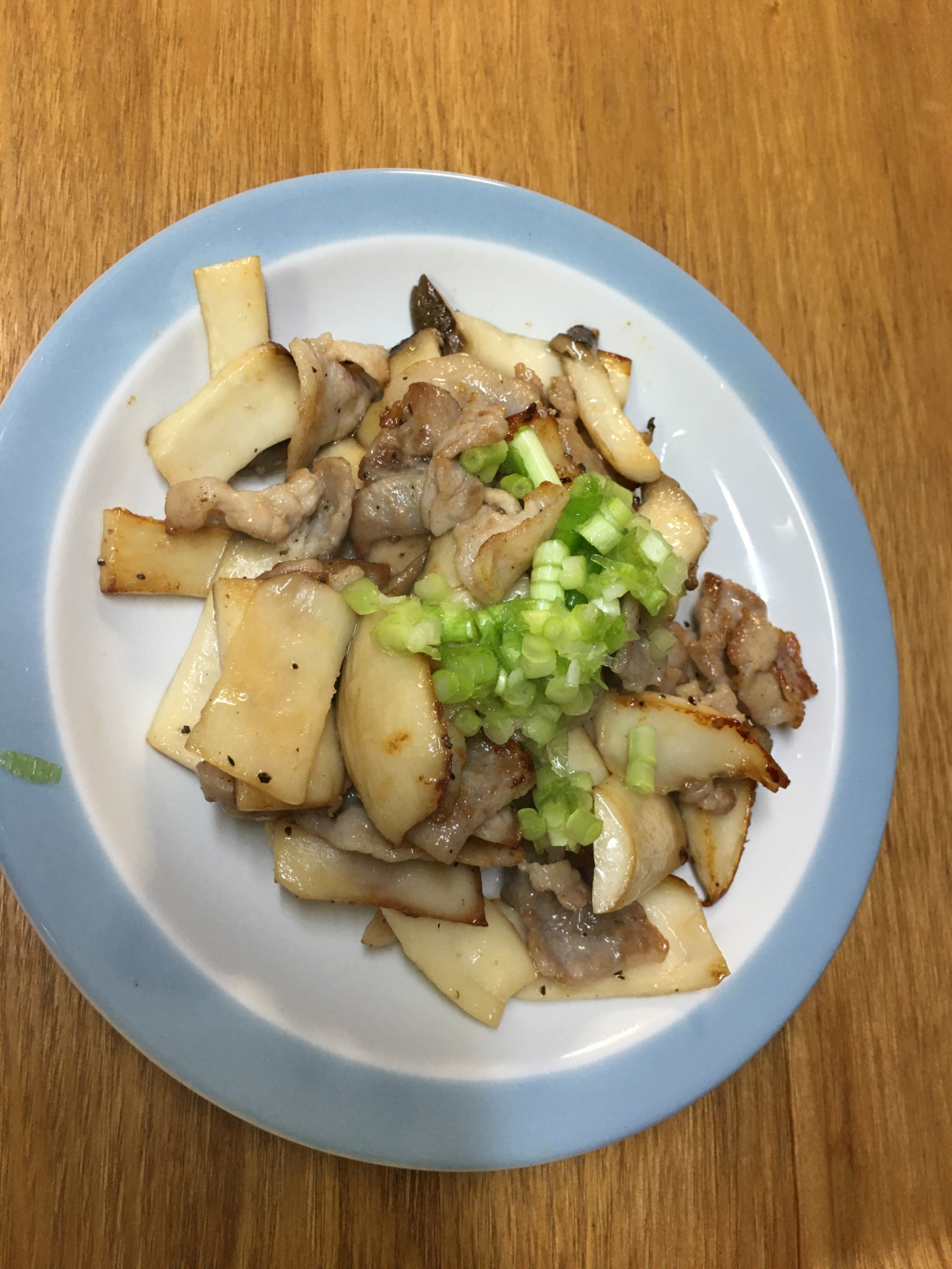 豚バラとエリンギの炒め物