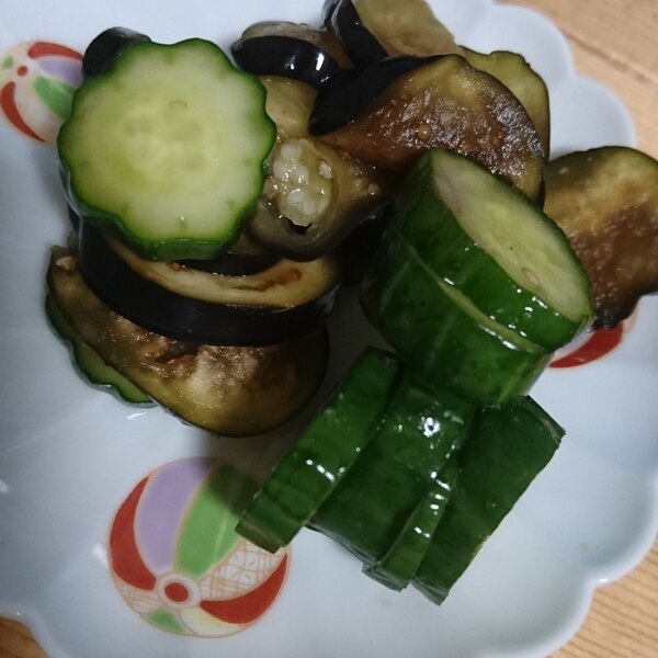 簡単 なすときゅうりのピリ辛浅漬け レシピ 作り方 By こんにちわ まだまだお料理勉強中です 楽天レシピ 簡単 なすときゅうりのピリ辛浅漬け レシピ 作り方 By こんにちわ まだまだお料理勉強中です 楽天レシピ