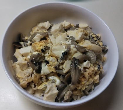 節約★めんつゆで簡単★豆腐玉子丼