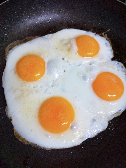 酢と黒コショウの目玉焼き