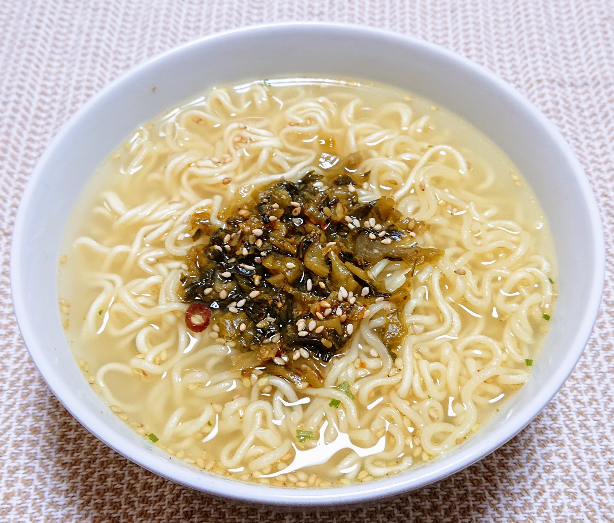 インスタントで☆ピリ辛ゴマラー高菜の塩ラーメン