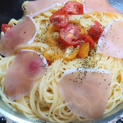 トマトと生ハムの冷製パスタ