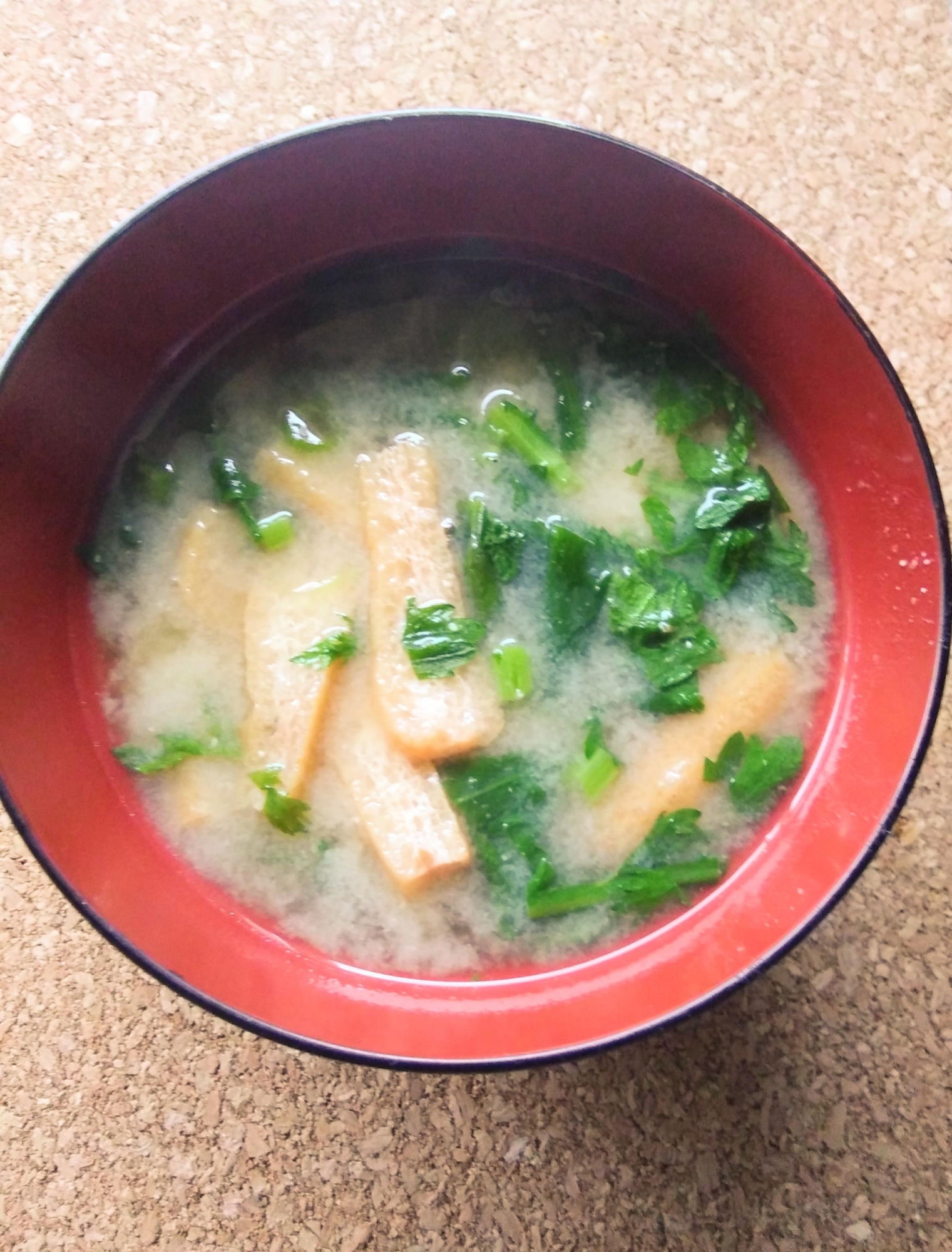 春菊と油揚げのみそ汁