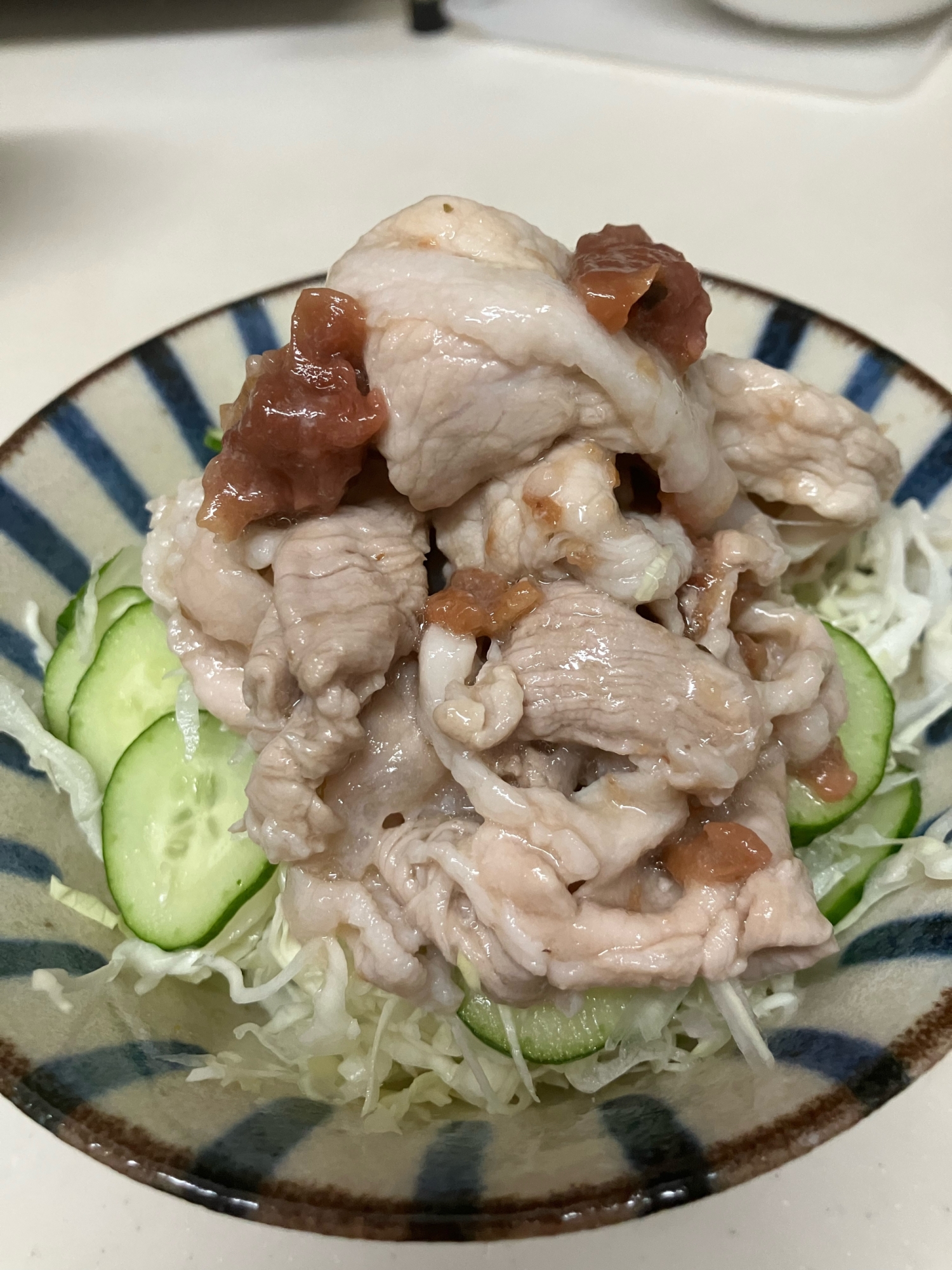 梅と豚肉のさっぱりサラダ。