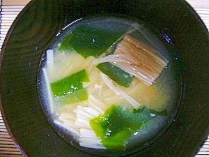 【今日の一汁】わかめとえのきのお味噌汁
