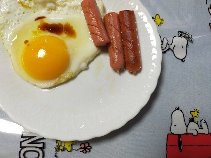 夢シニアちゃん(*ˊ˘ˋ*)｡♪:*°醤油目玉焼き美味しかったです(*´∇`)ﾉ目玉焼きにウインナーも合いますね